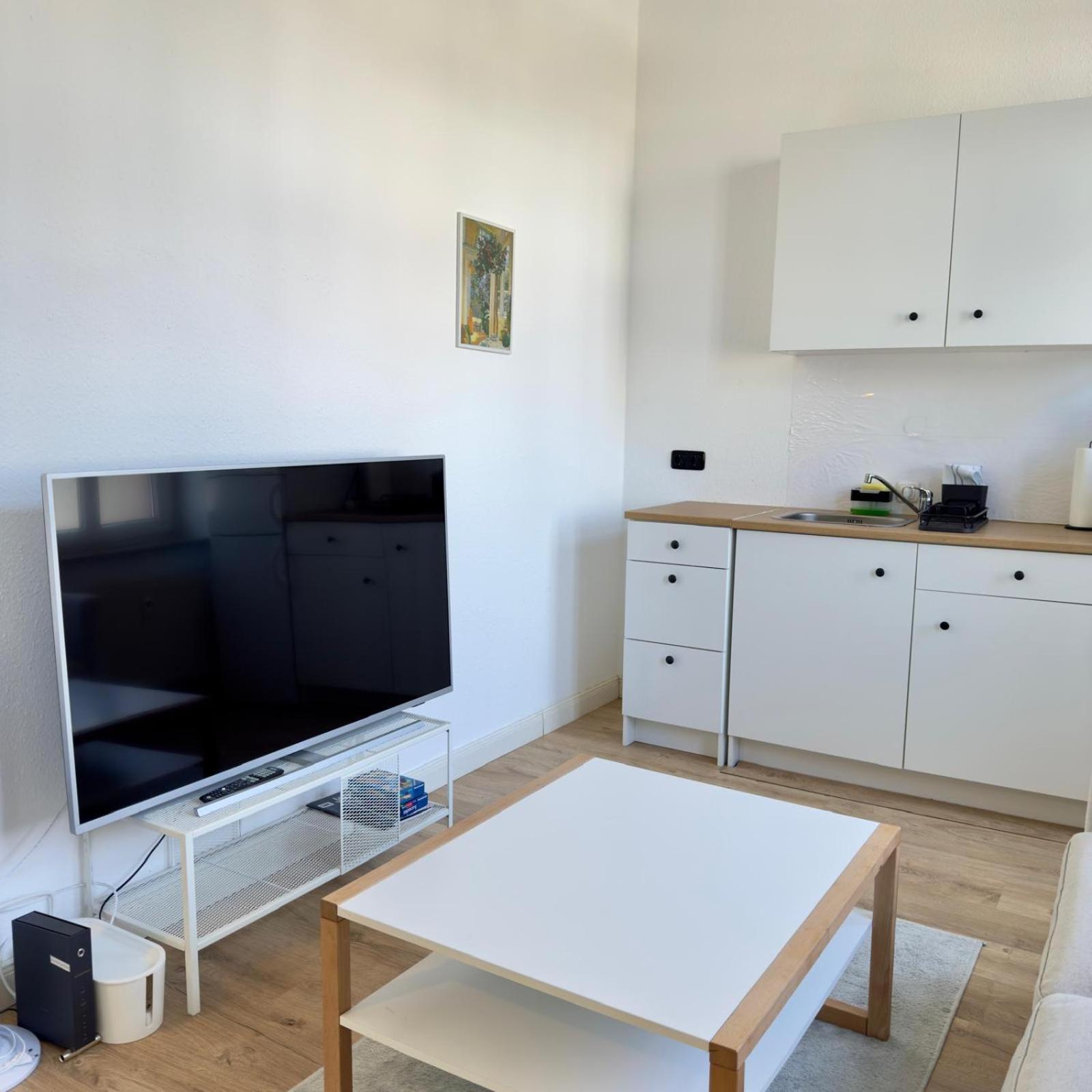 Raha Apartments - Charmantes Studio-Apartment - Hbf - Gratis Parkplatz Erfurt Exterior photo